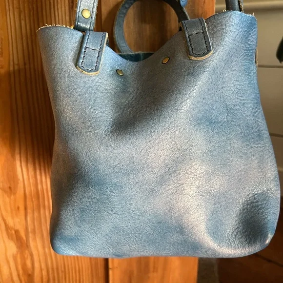 Portland Leather Crossbody or Shoulder Bag - Picture 3 of 8